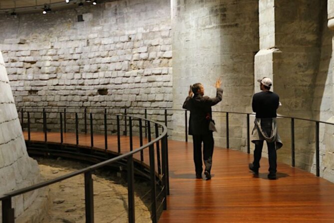 Louvre Museum: Guided Tour With Mona Lisa & Priority Access - Tips for Travelers Visiting the Louvre Museum