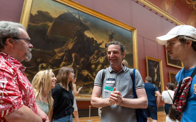 Louvre Museum guided tour with skip-the-line ticket - A guide who can manage heat and crowds