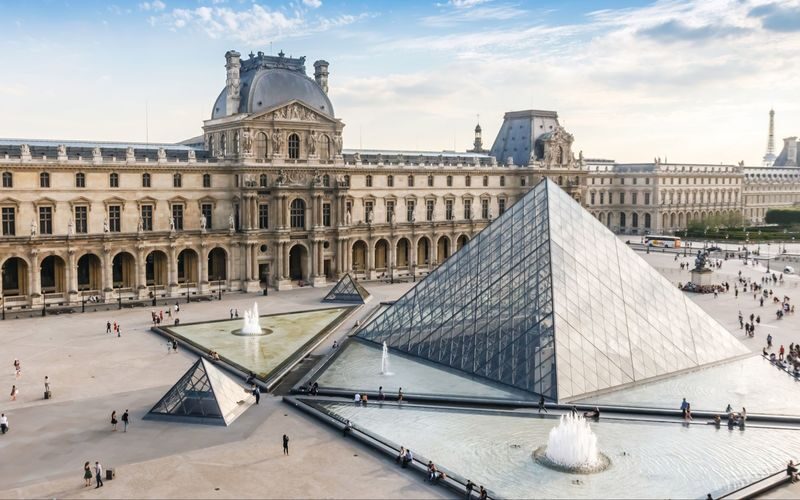 Louvre Museum Skip-the-Line Guided Tour with Mona Lisa & Masterpieces - Following the guide through the highlights