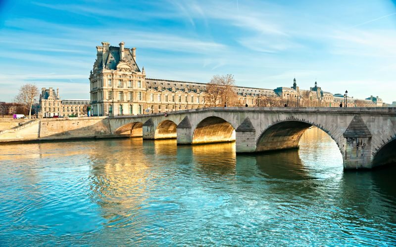 Louvre Museum Skip-the-Line Guided Tour with Mona Lisa & Masterpieces - The Mona Lisa: famous, crowded and brief
