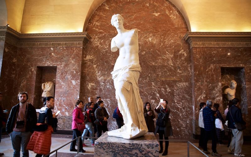 Louvre Museum small group guided tour at a peaceful time - How to judge the price