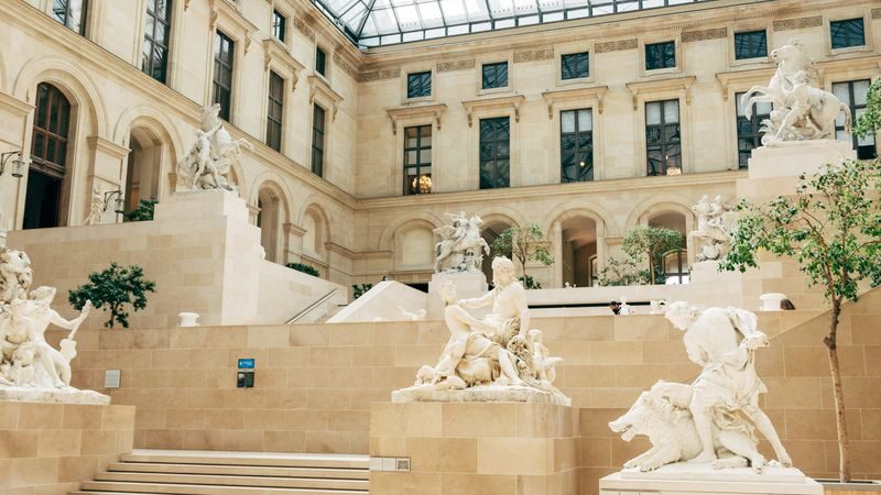 Louvre Museum Ticket with Priority Access to the Mona Lisa - A fast route to the Louvre’s most famous painting