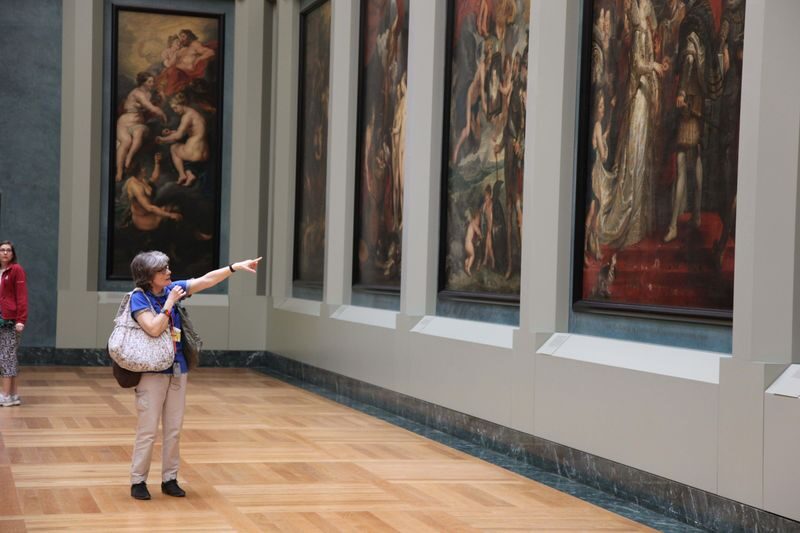 Louvre Museum with Mona Lisa Portrait Guided Tour in Paris - From royal palace to public museum
