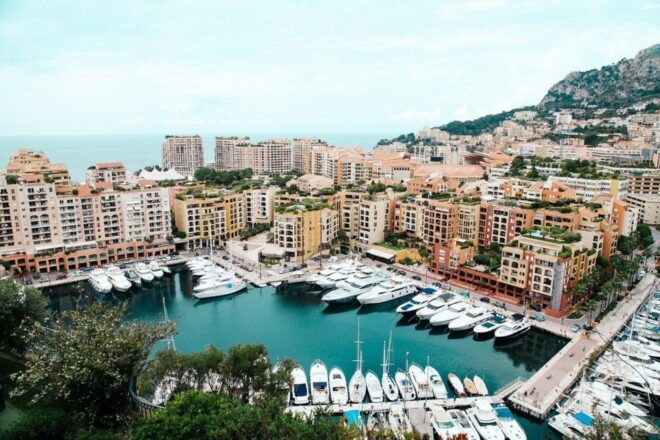 Lovely Romantic Tour in French Riviera for Couples - Language Options for the Tour