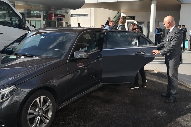 Low Cost Transfers - Lisbon Airport to Downtown - Private Tour/Activity