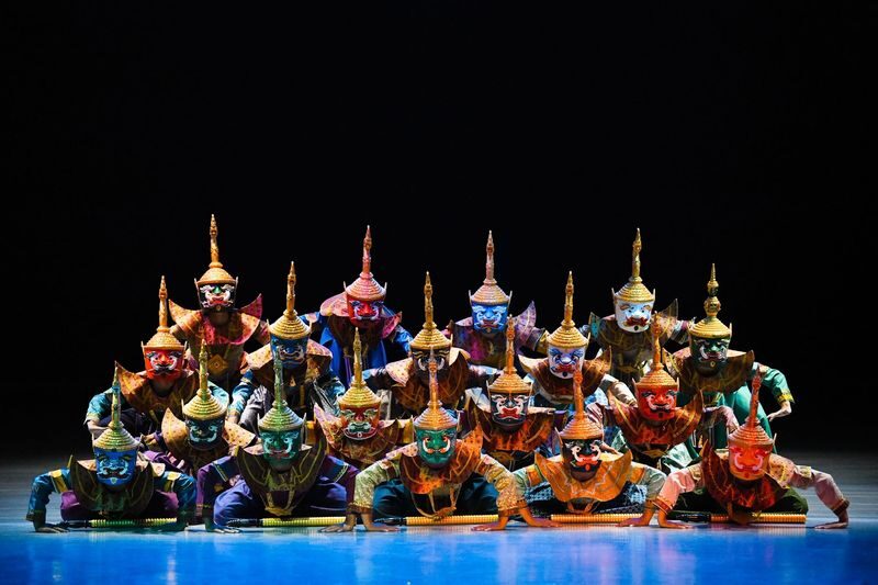 Luang Prabang: Buddhas Light Stage Show - The welcome, finale, and audience etiquette