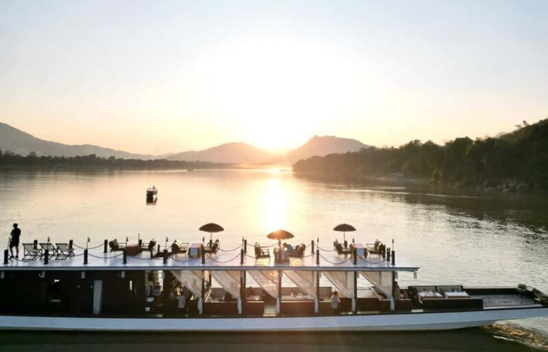 Luang Prabang: Mekong River Sunset Cruise and Dinner - Sunset and Scenic Beauty