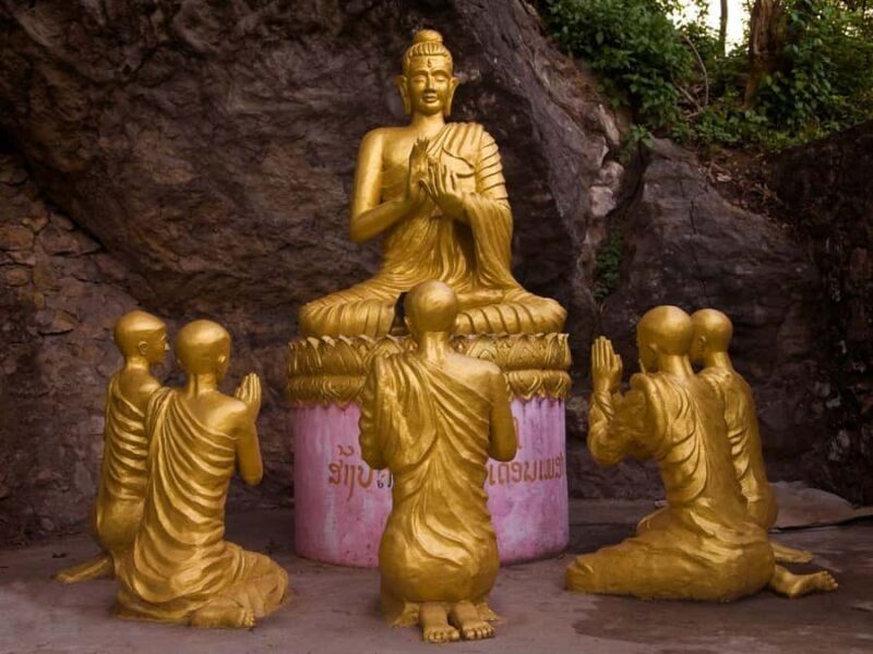 Luang Prabang: Private City Full Day Tour & Night Market - Exploring Luang Prabang’s Iconic Temples