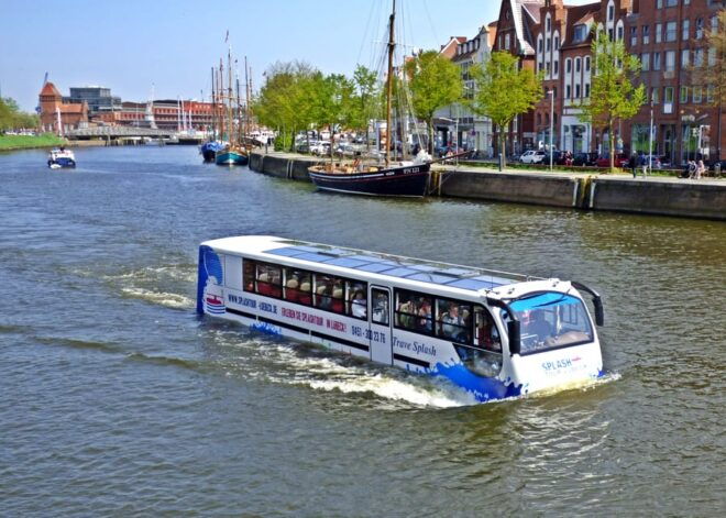 Lübeck: 1-Hour Splash Bus City Tour - Meeting Point and Tour Details