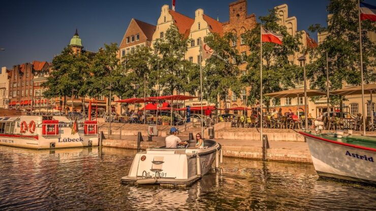 Lübeck: 10-City-Highlights Scavenger Hunt - City Landmarks & Hidden Clues