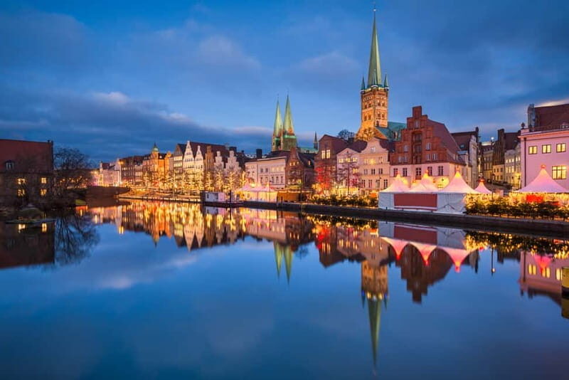 Lübeck: Christmas Market and Historical City Tour - Good To Know