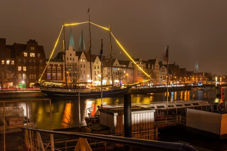 Lübeck: Christmas Market and Historical City Tour - Activity Details