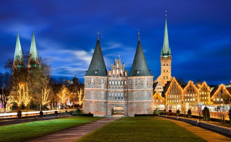 Lübeck: Christmas Market and Historical City Tour - Experience