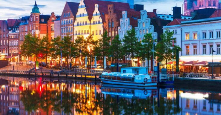 Lübeck: City Highlights Scavenger Hunt and Self-Guided Tour - Experience Highlights