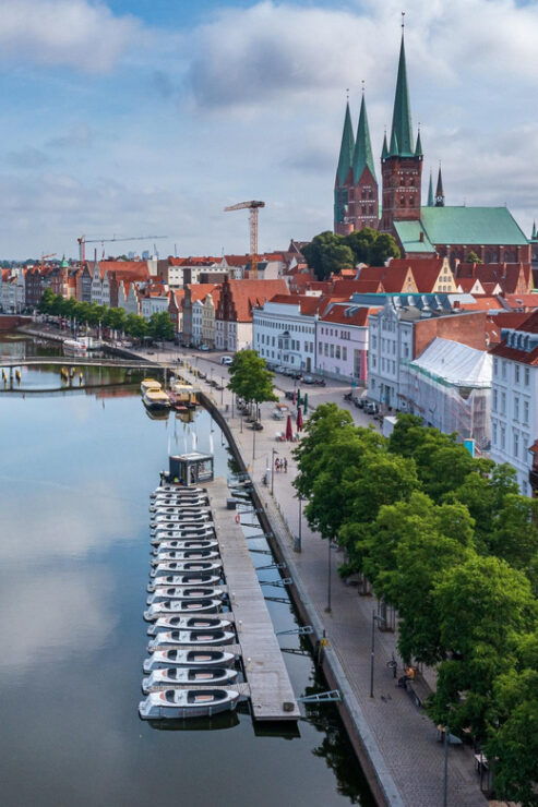Lübeck: Electric Boat Rental - No Driving License Required - Key Points