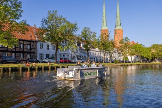 Lübeck: Electric Boat Rental - No Driving License Required - Experience Highlights
