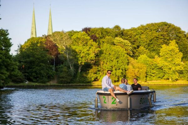 Lübeck: Electric Boat Rental - No Driving License Required - Tips for a Great Experience