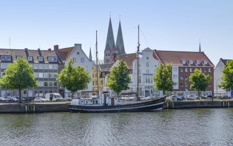 Lübeck: Express Walk with a Local - Landmark Highlights: The Holstentor and Beyond