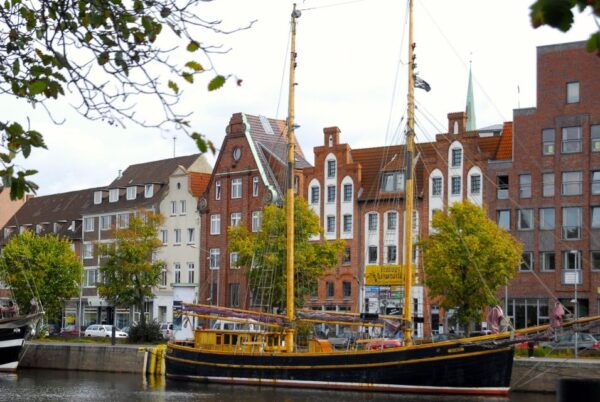 Lübeck: Old Town Highlights Private Walking Tour - The Sum Up