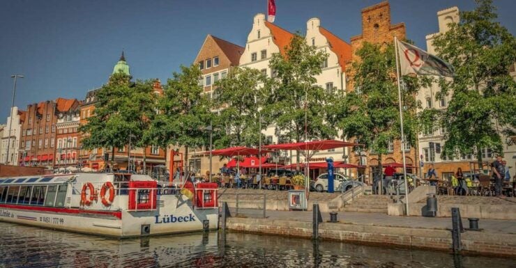 Lübeck: Private Christmas Market Tour - Experience Highlights