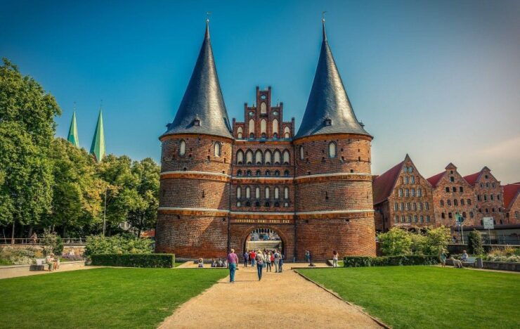 Lübeck: Private Christmas Market Tour - Full Description of the Christmas Market