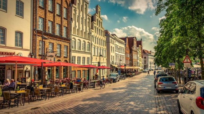 Lübeck: Private Christmas Market Tour - Quaint Town Squares and Twinkling Lights