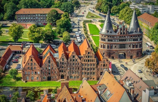 Lübeck: Private Christmas Market Tour - Local Guide and Christmas Traditions