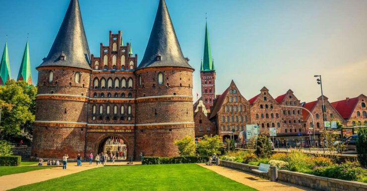 Lübeck: Self-Guided Walking Tour and Scavenger Hunt - Tour Duration and Inclusions