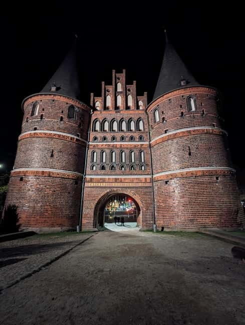 Lübeck zwischen Grusel und Geschichte Truecrime zu Halloween - Lübeck zwischen Grusel und Geschichte Truecrime zu Halloween — An Unconventional Tour of Tales and Dark Secrets
