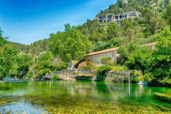 LUBERON : Gordes, Roussillon With Ochre Trail & Sorgue River - Strolling Along the Sorgue River