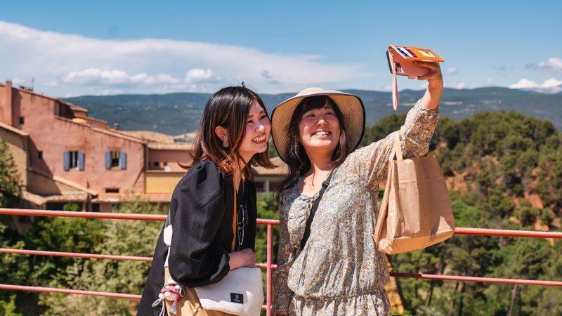 Luberon Market and Villages Tour from Marseille or Aix en Provence - What the guide and transport add