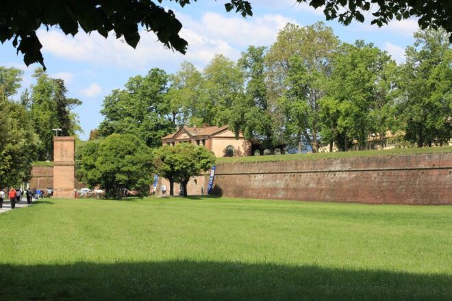 Lucca: City Highlights Walking Tour - Customer Reviews