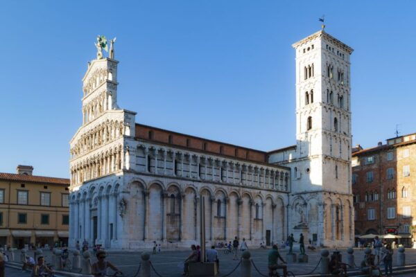 Lucca: City Highlights Walking Tour - Directions