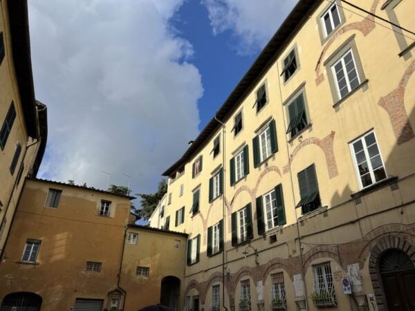 Lucca: Guided Small Group Highlights Walking Tour - Pre-reserved Tickets for the Duomo