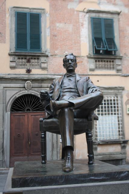 Lucca: Join a Walking Tour Small Group! Duomo Included - Meeting Point