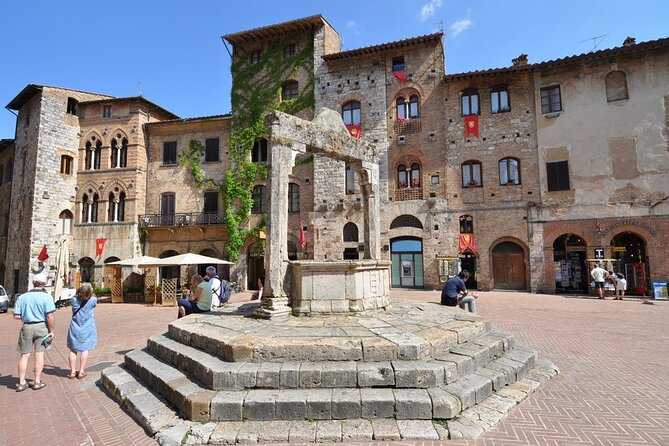 Lucca Private Day Tour to Chianti & San Gimignano - Tour Description and Highlights