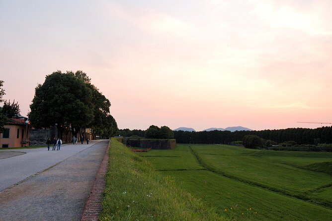 Lucca: Self-Guided Tour by Bike With MAP - Cancellation Policy