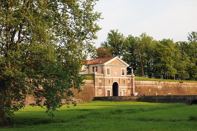 Lucca: Self-Guided Tour by Bike With MAP - Reliable and Enjoyable Tour Experience