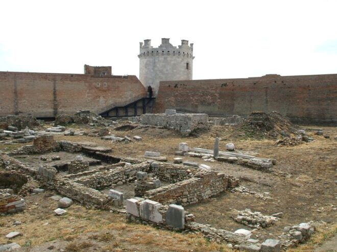 Lucera: Private Tour of Amphitheater, Church & Fortress - Swabian-Angevin Fortress Exploration