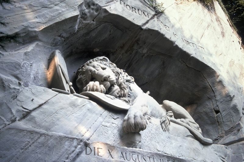 Lucerne Boat Cruise and Burgenstock Funicular Partially Guided Tour - A quick orientation to Lucerne’s old streets