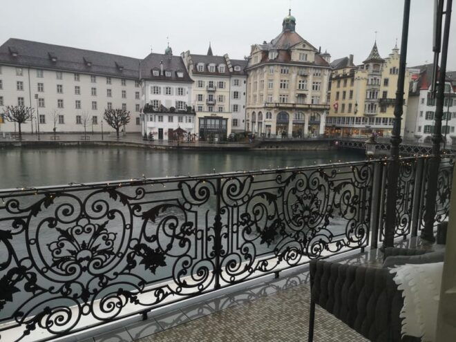 Lucerne: City Highlights Private Tour With Transfer - Exploring Lucernes Old Town