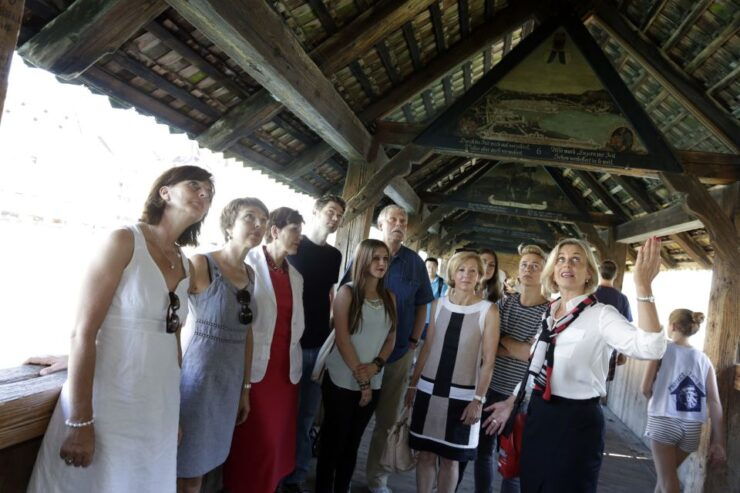 Lucerne: Guided Walking Tour With an Official Guide - Booking and Cancellation Policy