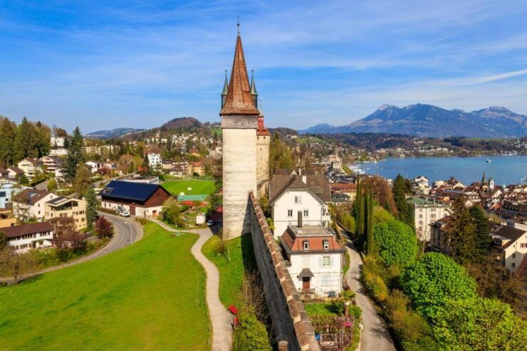 Lucerne: Insta-Perfect Walk With a Local - Capture Landmarks With Ease
