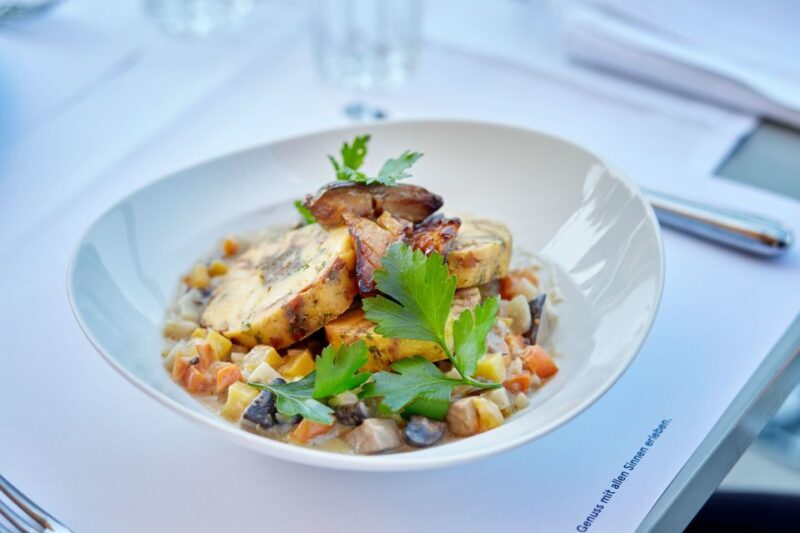 Lucerne: Lake Lucerne 1st Class Cruise with 3-Course Lunch - Practical Details and Tips