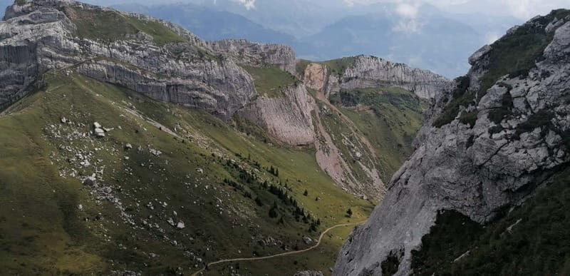 Lucerne or Zurich: Interlaken and Lauterbrunnen Day Tour - Discovering the Swiss Charm: An Overview