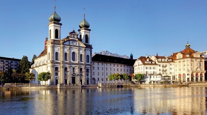 Lucerne Partially Guided City Tour and Yacht Cruise - A short orientation, then your own Lucerne