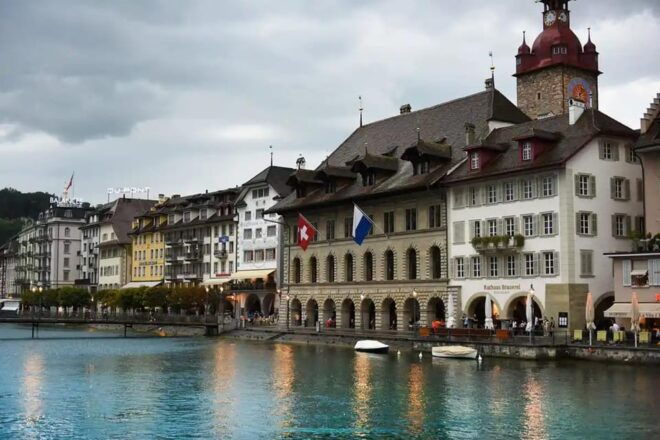 Lucerne: Private Sightseeing Walking Tour - Booking and Availability