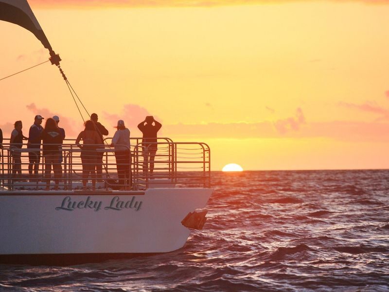 Lucky Lady Deluxe Na Pali Adventure in Hawaii - The details to know before you set sail