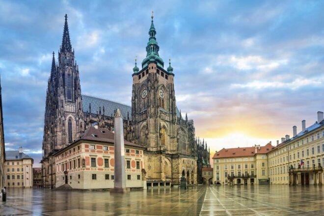 Luggage Storage Service Close to Prague Castle - Customer Support Options