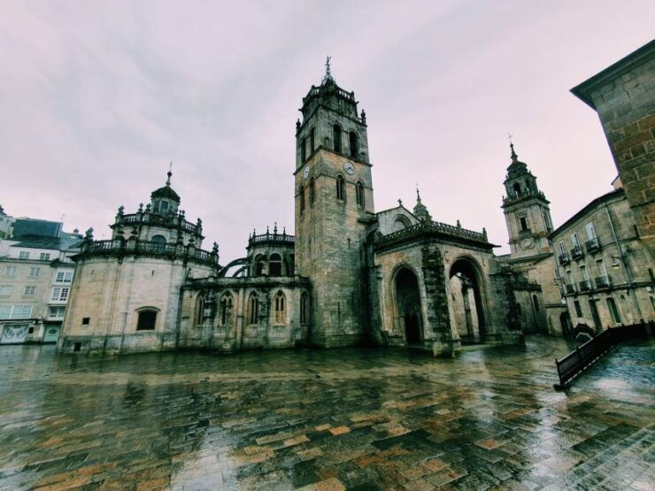 LUGO: Private Guided Walking Tour - Tour Experience